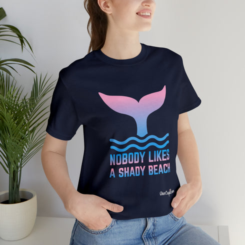"Nobody likes a shady beach" Fitted T-shirt