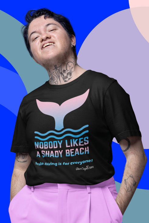 "Nobody likes a shady beach" Fitted T-shirt